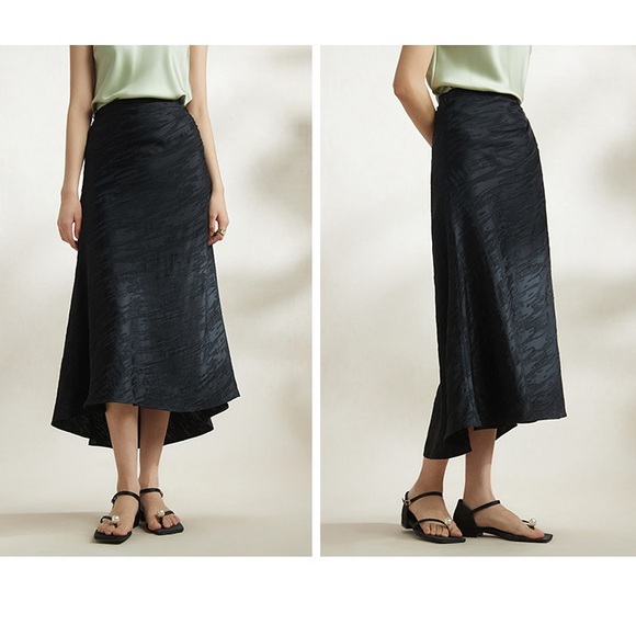 BNWT Satin Midi Skirt with Wave Detailing - Picture 5 of 9